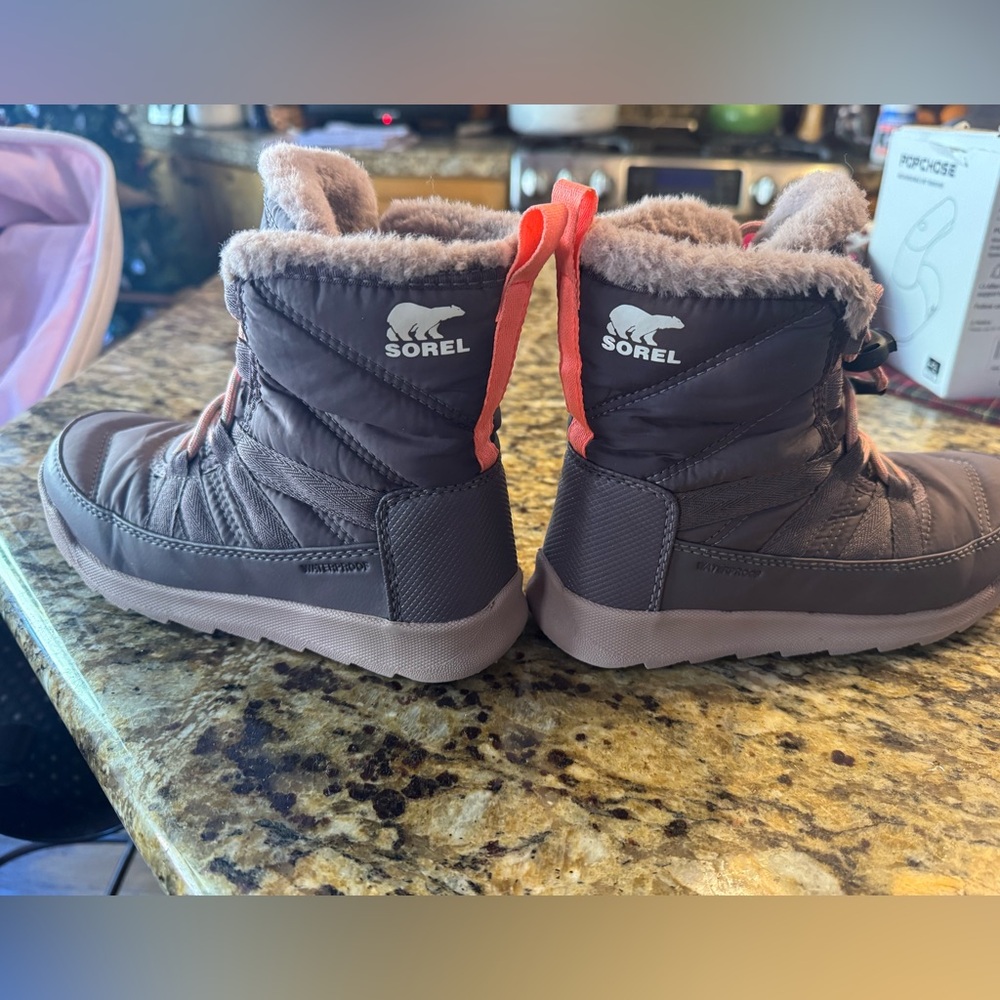 Sorel girls size 1 Whitney II  waterproof Boots worn once great shape